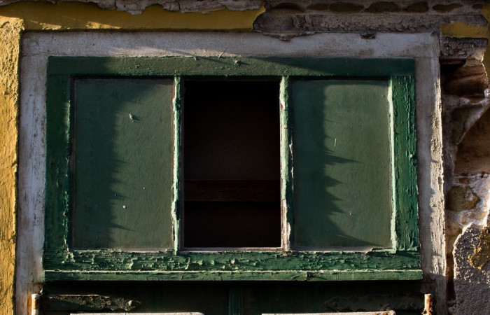 house-window-wooden-old.jpg