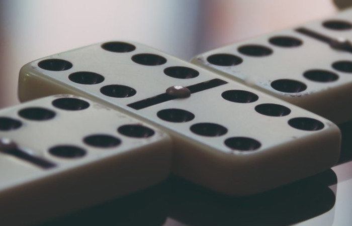 shallow-photo-of-domino-blocks-1393972.jpg